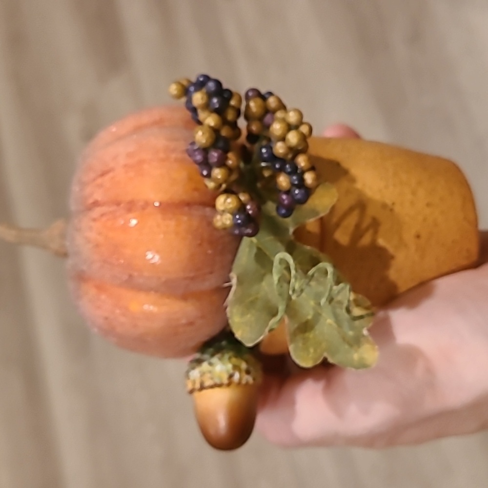 Mini floral fall pot.